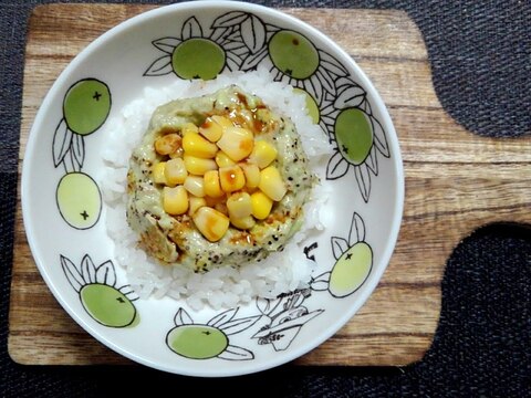 シャキシャキコーンとシーチキンアボカド醤油たらし丼